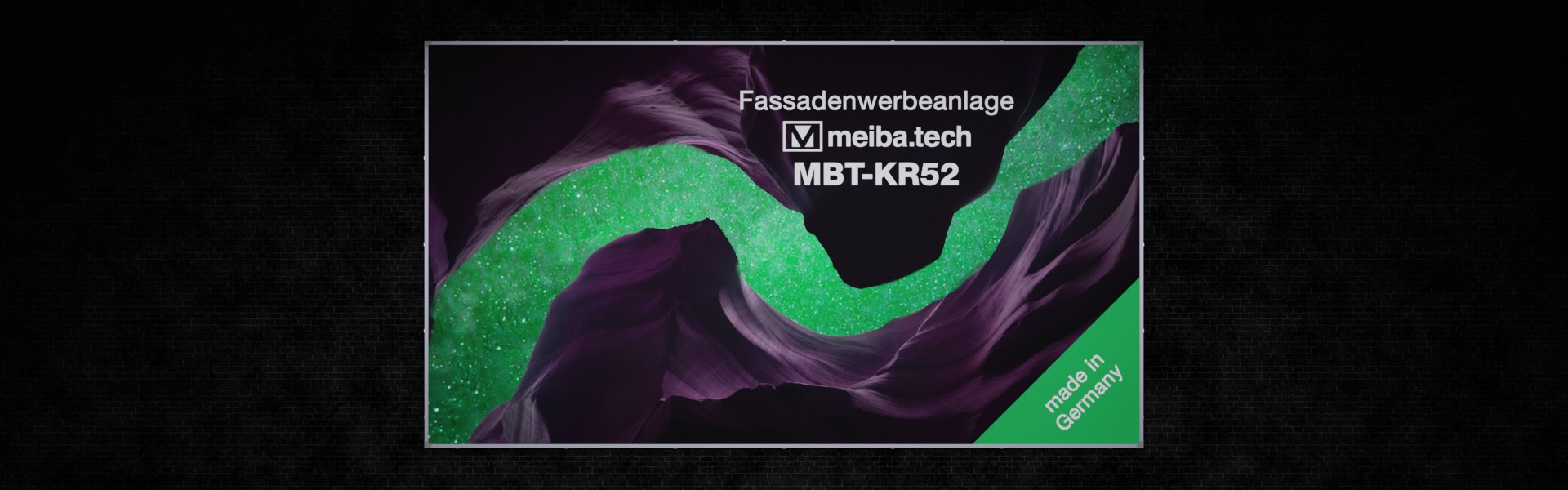 Werbeanlage MBT-KR52 für langfristige Bannerwerbung an Fassaden, Frontansicht