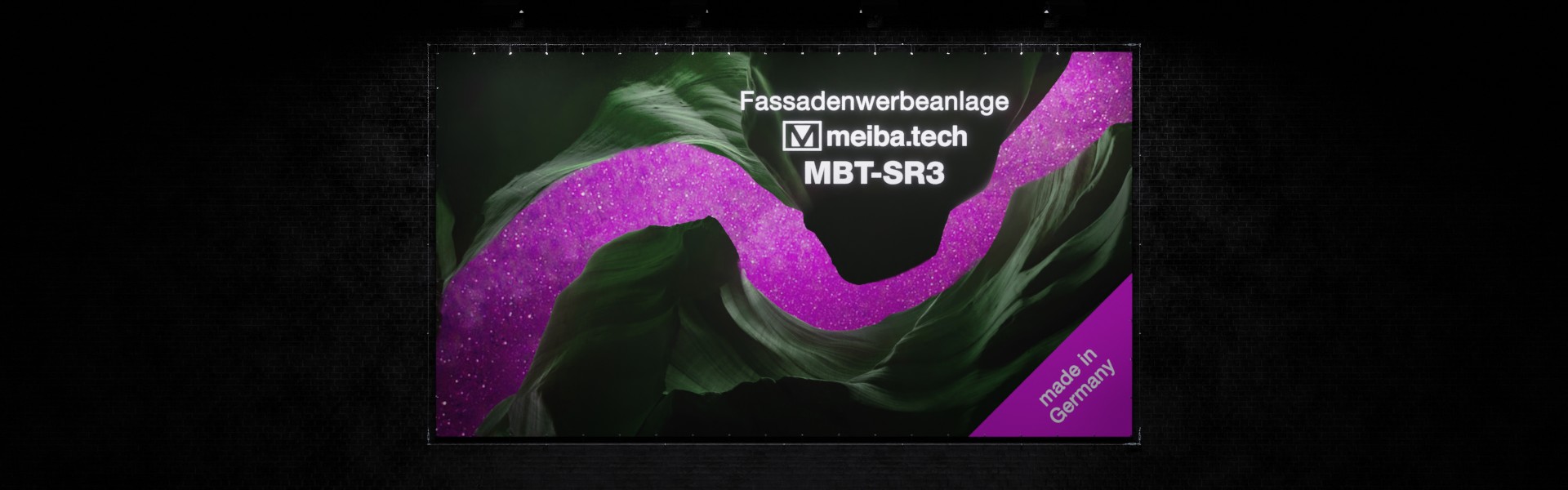 MBT-SR3: Preiswerte Fassadenwerbung mit Beleuchtung, frontale Ansicht