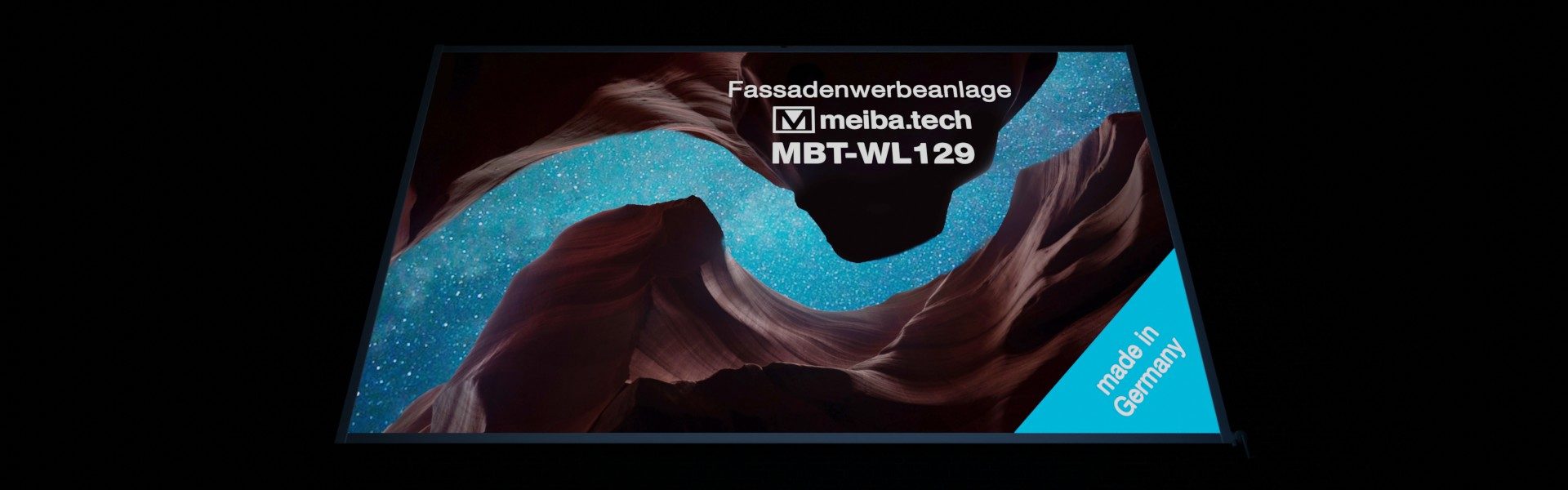Fassadenwerbeanlage MBT-WL129 mit Bannerlift, hinterleuchtet, untere Ansicht